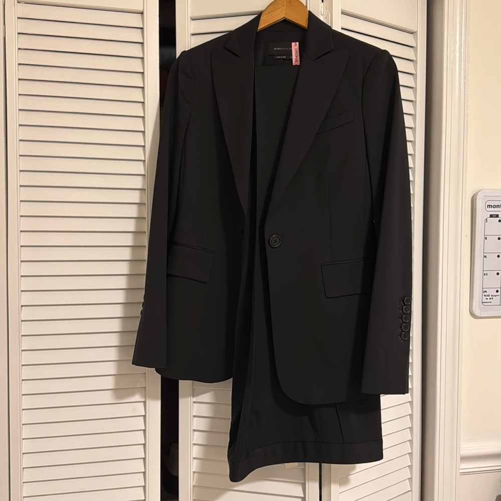 Women’s excellent condition black suit